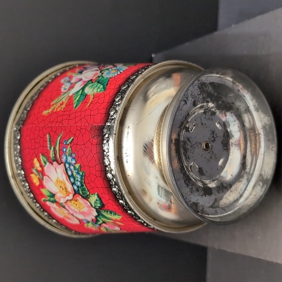 VGT,Floral Hollywood Regency Urn Shaped Red Decorative Tin with Lid. - Picture 4 of 11